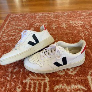 VEJA white natural sneakers barely worn - size 9